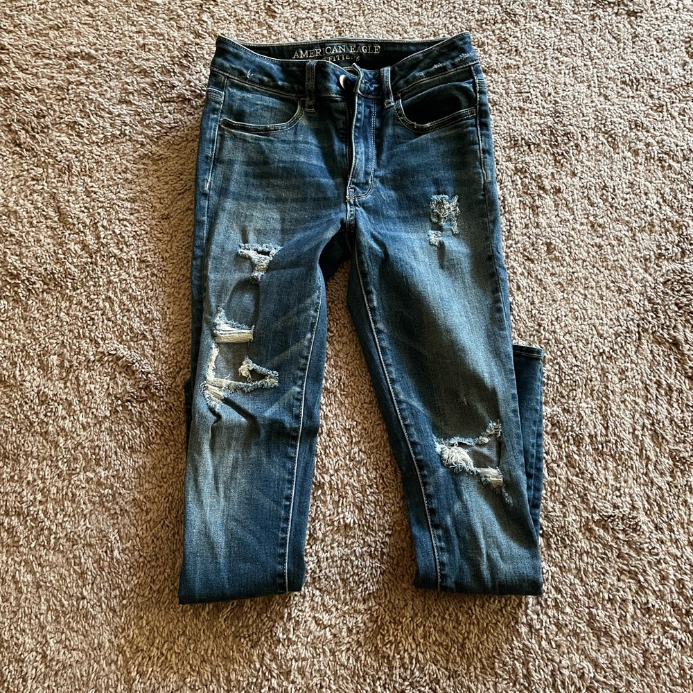 Cute American eagle ripped skinny jeans
